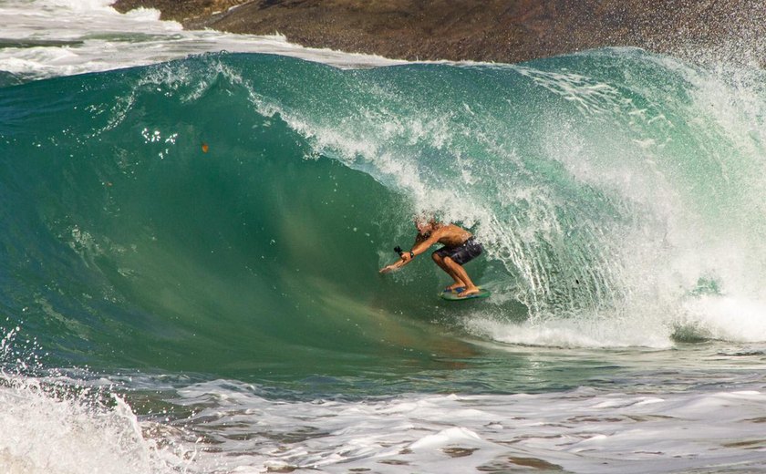 Brasileiro Lucas Fink conquista tricampeonato mundial de skimboard nos Estados Unidos