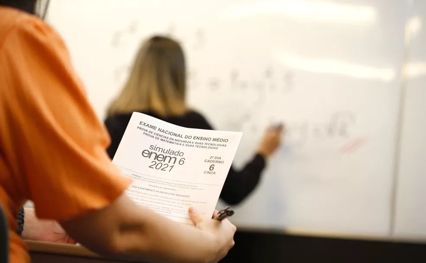 Projeto 'O mil é nosso' prepara estudantes para o Enem