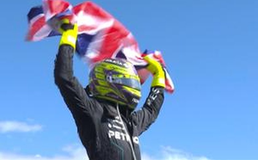 Hamilton encerra jejum de quase três anos na F-1 e vence corrida maluca no GP da Inglaterra