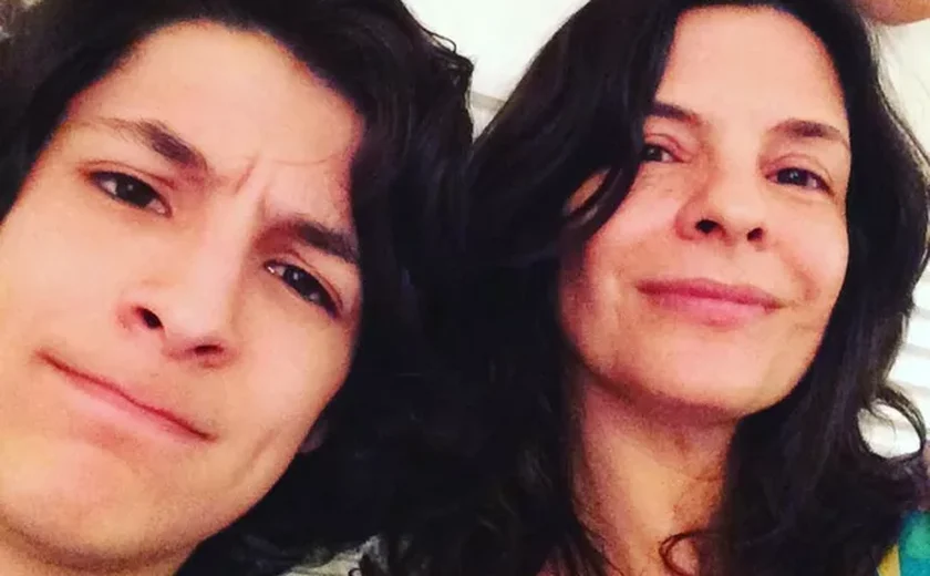 Helena Ranaldi faz aparição com filho e semelhança impressiona: 'Meu clone'