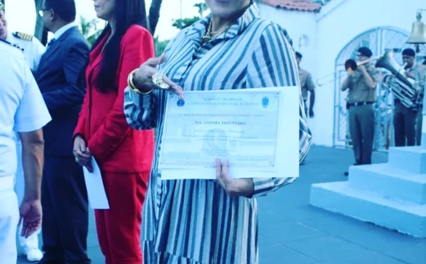 Aninha Monteiro foi condecorada pela Marinha do Brasil