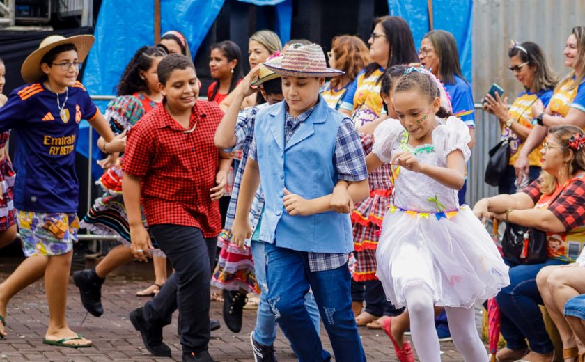 Edu Lima alegra Arraiá das Crianças; festa teve apresentação de quadrilhas