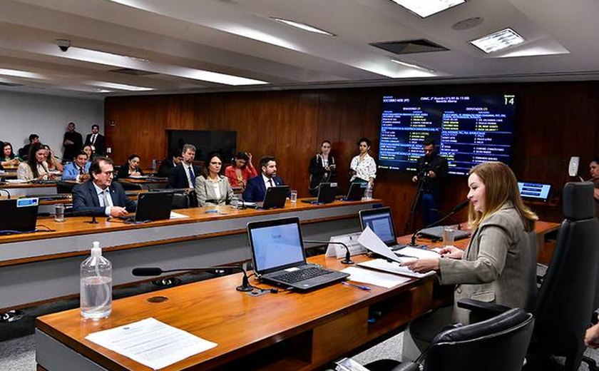 Secretária de Mudança Climática apresenta ações em comissão