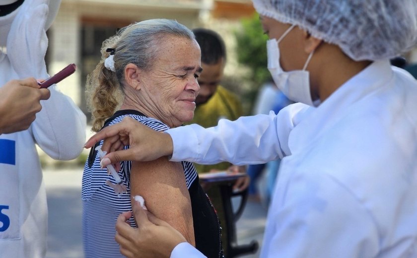 Saúde de Maceió promove vacinação contra a influenza no Parque do Centenário
