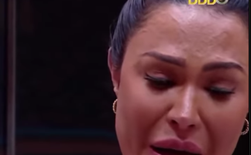 Gracyanne Barbosa chora e pede desculpas por roubar comida no 'BBB 25'