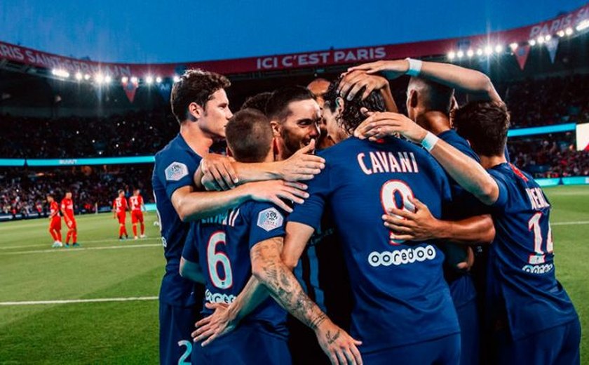 Torcida do PSG picha CT e estádio exigindo a saída de dirigentes