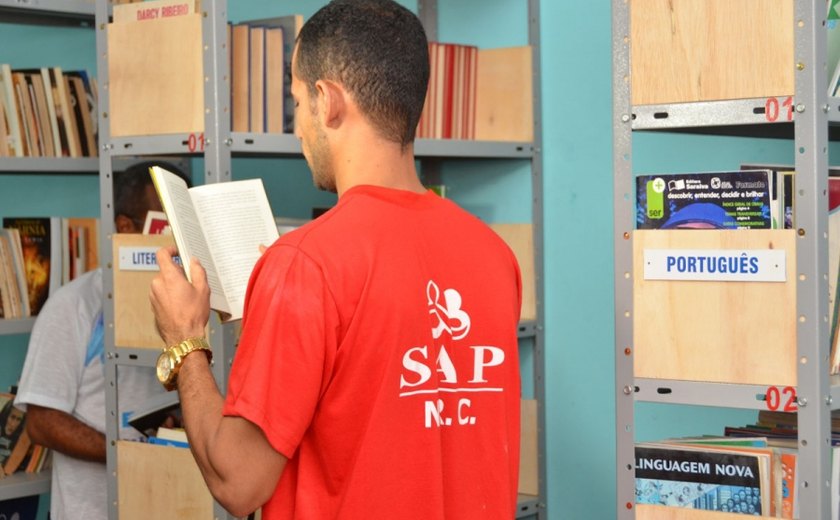 Bibliotecas do sistema prisional de Alagoas somam mais de doze mil livros