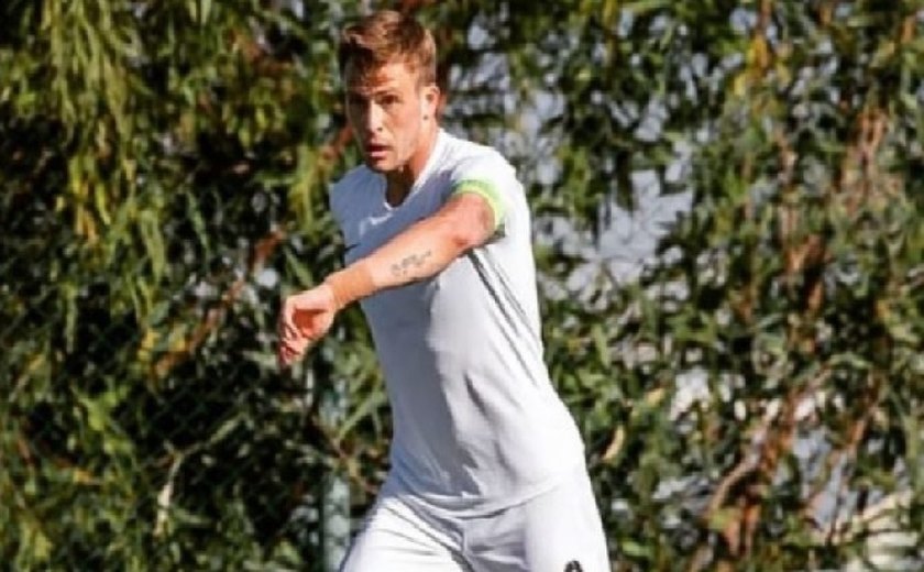 Jogador ucraniano tem parada cardíaca em treino e é salvo por desfibrilador