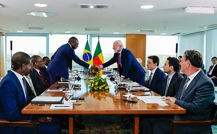 Lula e presidente do Benin discutem agricultura e conexão aérea