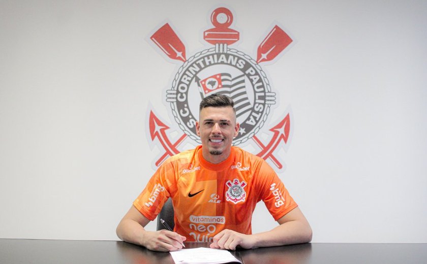 Goleiro Ivan é oficializado e pode estrear no Corinthians com covid-19 de Cássio
