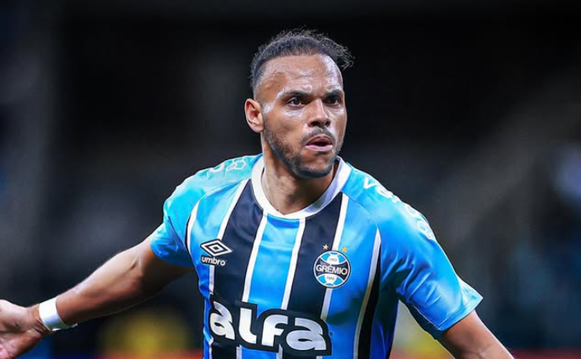 Braithwaite renova com o Grêmio até 2027: 'Me sinto em casa aqui e quero continuar ajudando'