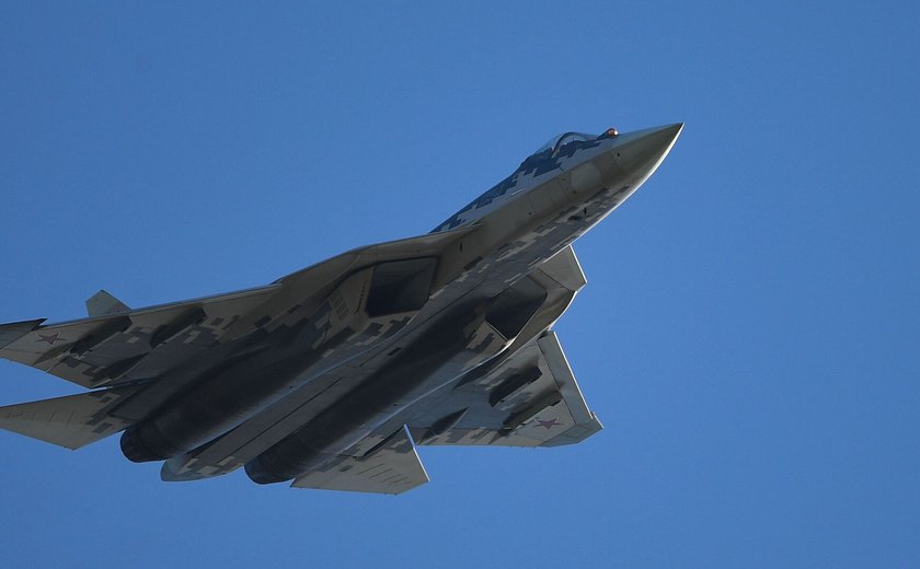 Especialista militar destaca principal vantagem do caça Su-57 em comparação com F-35