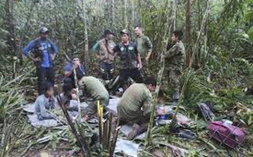 Um ano após resgate, instituto mostra fotos dos irmãos colombianos que ficaram perdidos por 40 dias na selva; veja