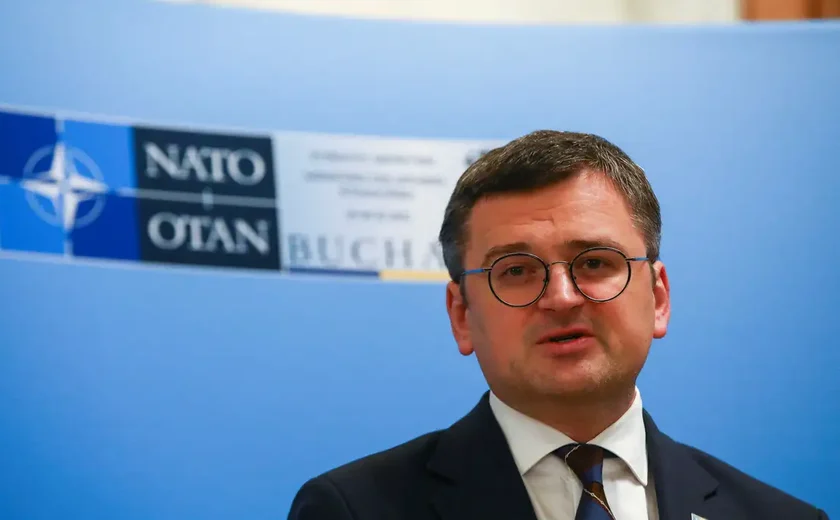 Ministro das Relações Exteriores da Ucrânia renuncia, em meio a nova onda de ataques russos que mataram pelo menos 7 pessoas