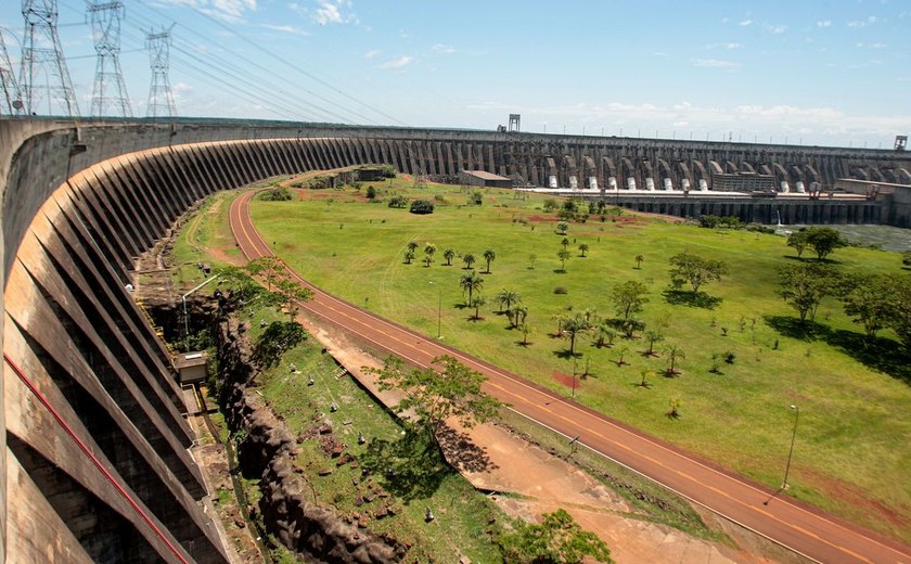 Consumo de IA no Paraguai faz Itaipu estudar construção de 2 turbinas