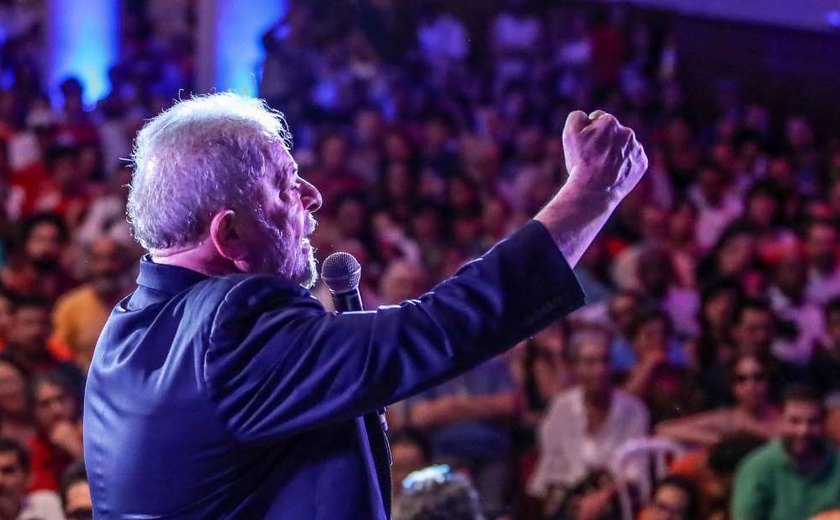 ‘Se não for candidato, serei cabo eleitoral’, diz Lula em ato público em SP