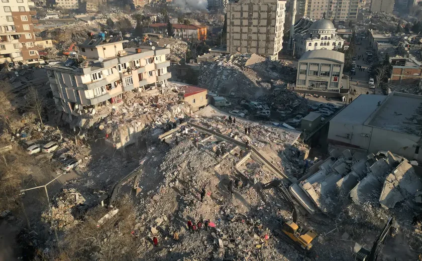 Turquia: terremoto mata uma pessoa e deixa dezenas de feridos em cidade costeira