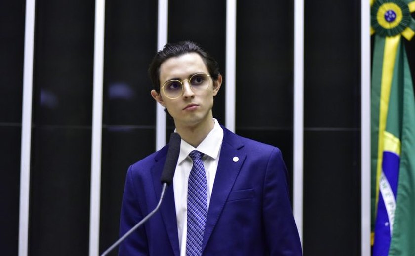 Confete rosa e festa: 'chá revelação' apresenta ativista PCD como vice de Amom Mandel; conheça