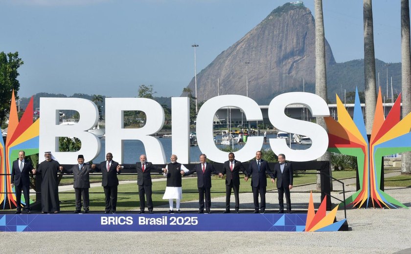 Ocidente enxerga como perigosas as iniciativas dos países do BRICS, diz jornal