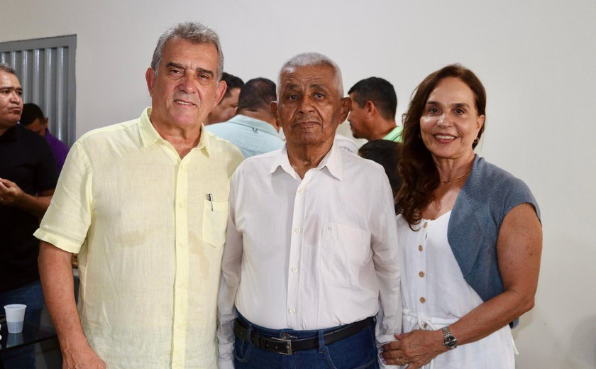 Prefeito Jorge Dantas faz reconhecimento especial a Pedro Lúcio Rocha durante inauguração da Secretaria de Empreendedorismo Rural