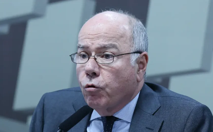 Mauro Vieira discute guerra na Ucrânia com chanceler da Rússia