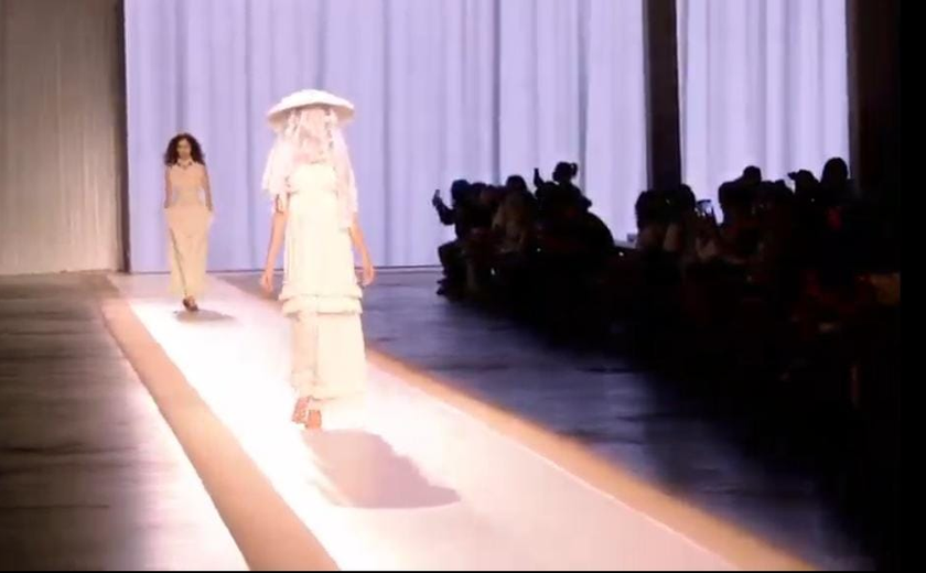 Arapiraquense Johnson Alves brilha em Fortaleza com desfile arrebatador em megaevento de moda