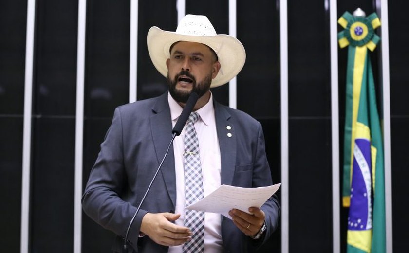 Comissão aprova condições para motorista de táxi ou de aplicativo financiar cabine blindada