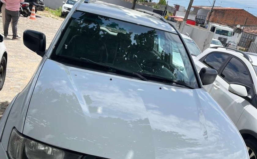 Polícia recupera carro desviado com procuração falsa e devolve a dono em Maceió