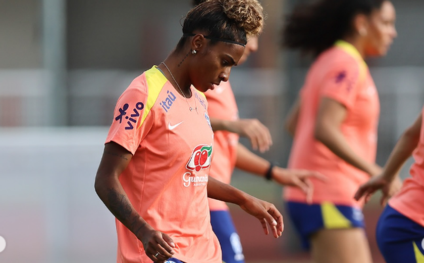 Seleção brasileira feminina faz 1º treino na França e Antonia celebra volta: 'Momento especial'