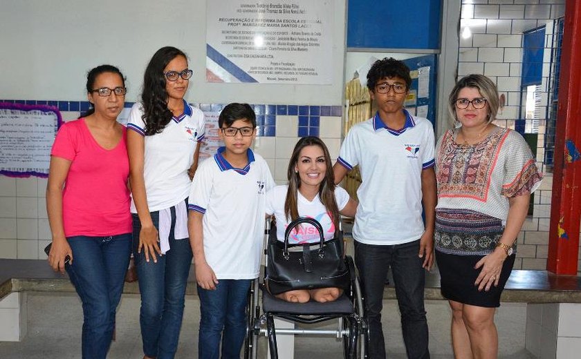 Projeto ‘Ver Bem’ da deputada Thaise Guedes atende estudantes com a doação de óculos