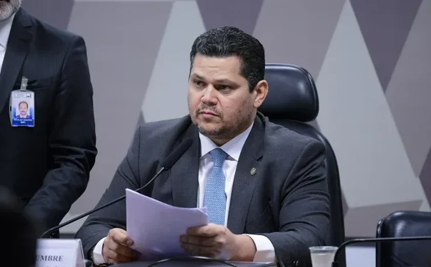 Alcolumbre diz que Lula não o procurou para discutir reforma ministerial
