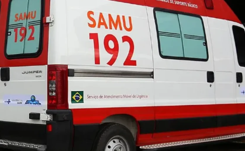 Mulher sofre escoriações após colisão entre motos em cruzamento movimentado de Arapiraca
