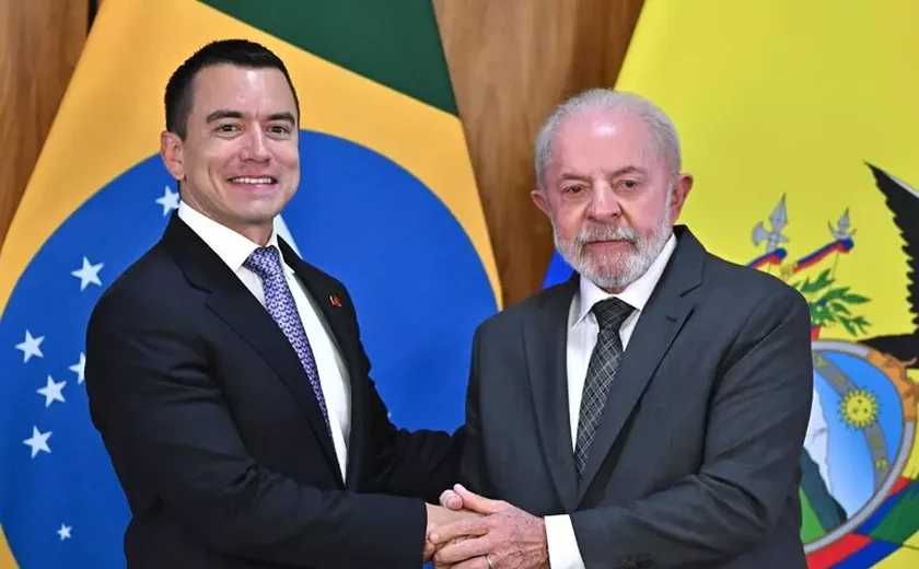 Lula defende fortalecimento de relações em reunião com Noboa