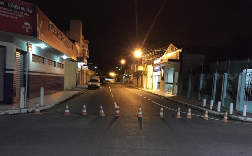 Prefeitura sinaliza vias e conserta semáforos em Arapiraca