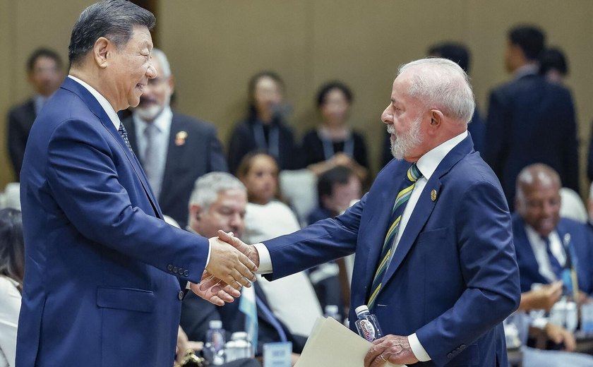'China e Brasil estão determinados a unir suas vozes contra o unilateralismo', diz Lula em Pequim