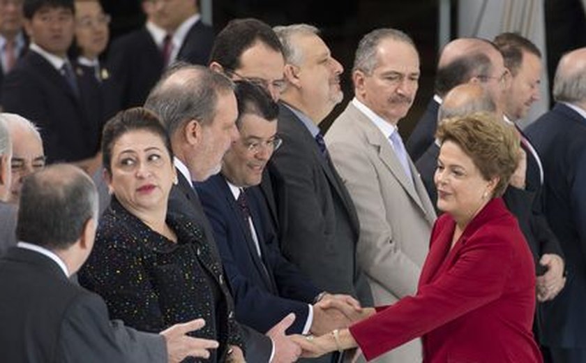 Corte no Orçamento será &#8216;o necessário&#8217; para ajustar contas públicas, diz Dilma
