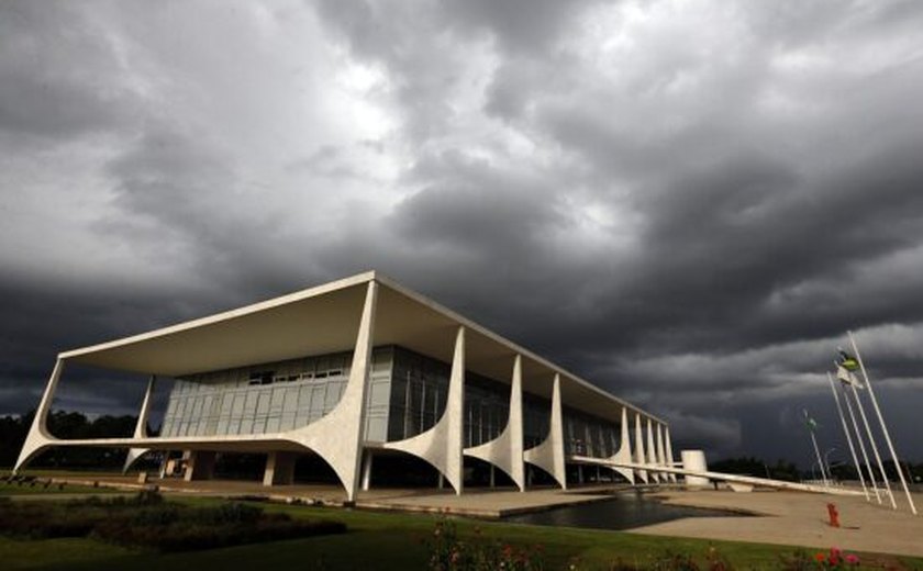 Governo avalia cortar quase R$ 5 bi em despesas para cumprir o teto de gastos