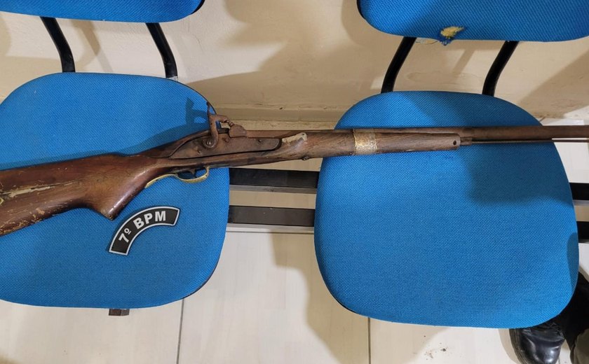 PM cumpre mandados de prisão e apreende arma de fogo em ações no Sertão de Alagoas