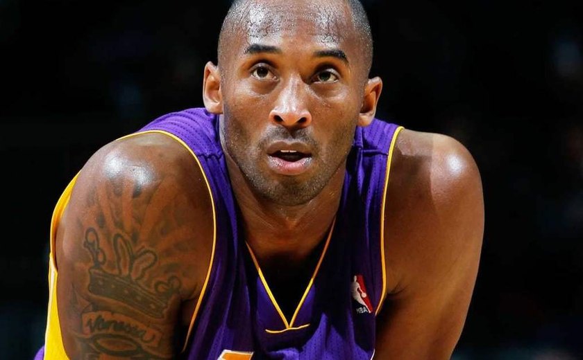 Dois anos após morte de Kobe Bryant, local do acidente ganha estátua do astro