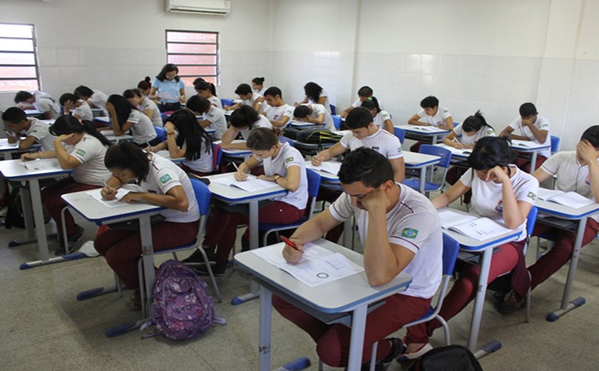 Brasil tem primeira queda em matemática desde 2003 em programa de avaliação