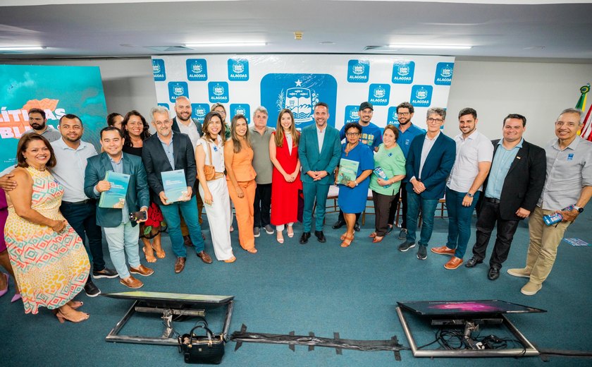Paulo Dantas entrega Planos de Desenvolvimento Integrado do Turismo Sustentável para Alagoas
