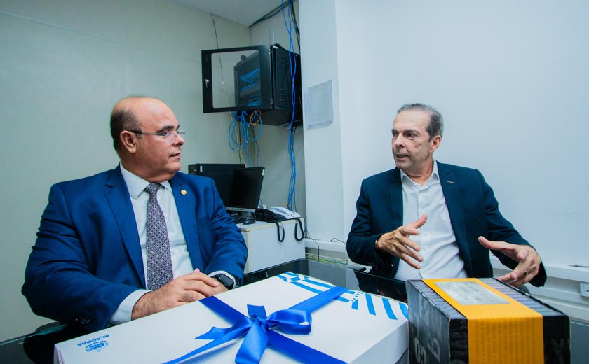 Governador interino destaca a importância da comunicação durante visita a Secom