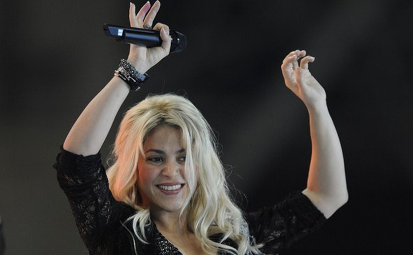 Shakira publica foto do filho caçula, Sasha, e fãs comparam garotinho a cantora