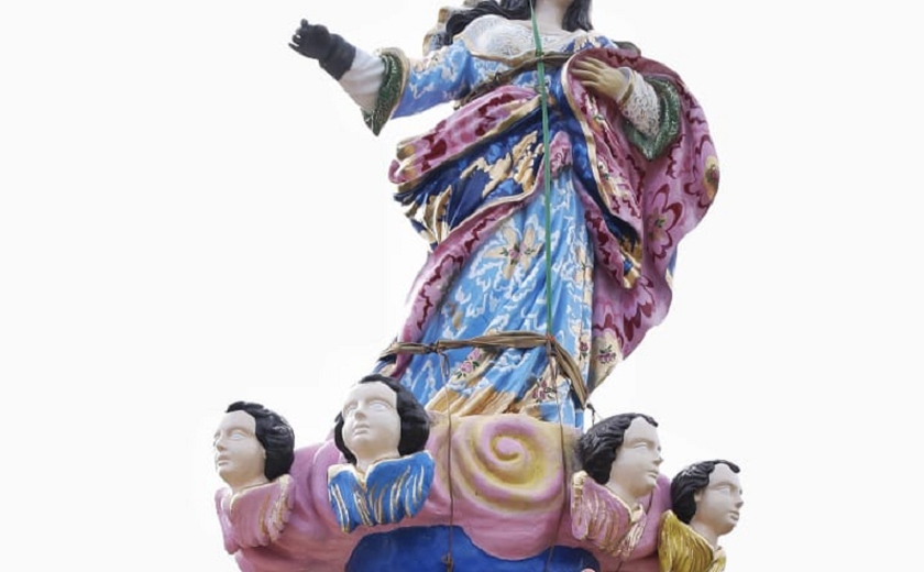 Estátua gigante de Nossa Senhora do Amparo é instalada em Palmeira dos Índios