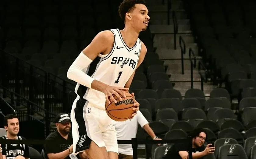 Wembanyama marca 38 pontos e pega dez rebotes na vitória do San Antonio sobre o Phoenix na NBA