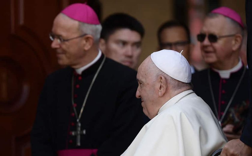 Vaticano excomunga arcebispo ultraconservador que negava autoridade papal