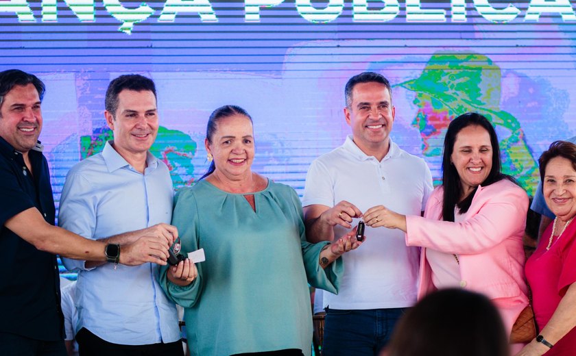 Ao lado do ministro Jader Filho, Paulo Dantas entrega Cisp e 250 casas em Santana do Ipanema