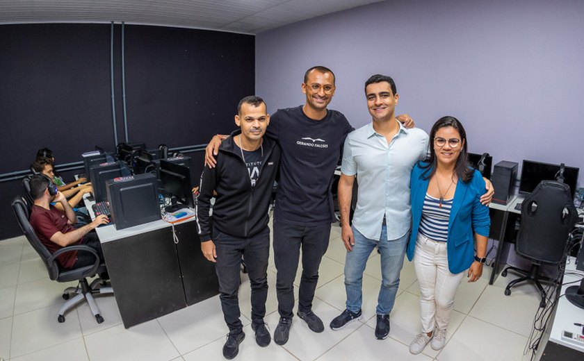 Favela 3D: prefeito JHC acompanha ações que estão transformando o Vergel