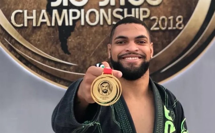 Tricampeão de jiu-jitsu é morto por atirador em restaurante de Praia Grande