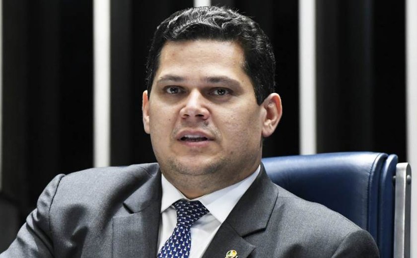 Assessores de Alcolumbre recebem verba no recesso